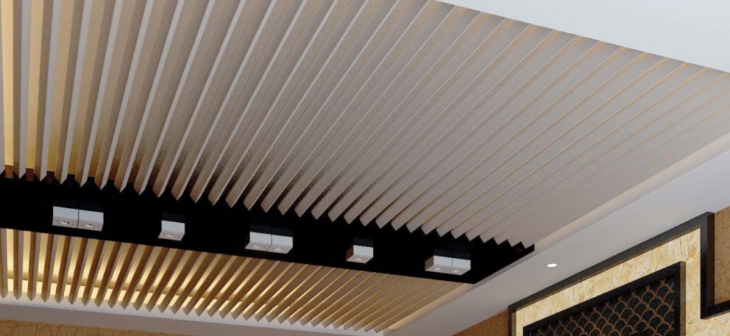Интерьер помещения дизайнерским V-образным реечный потолком белого цвета