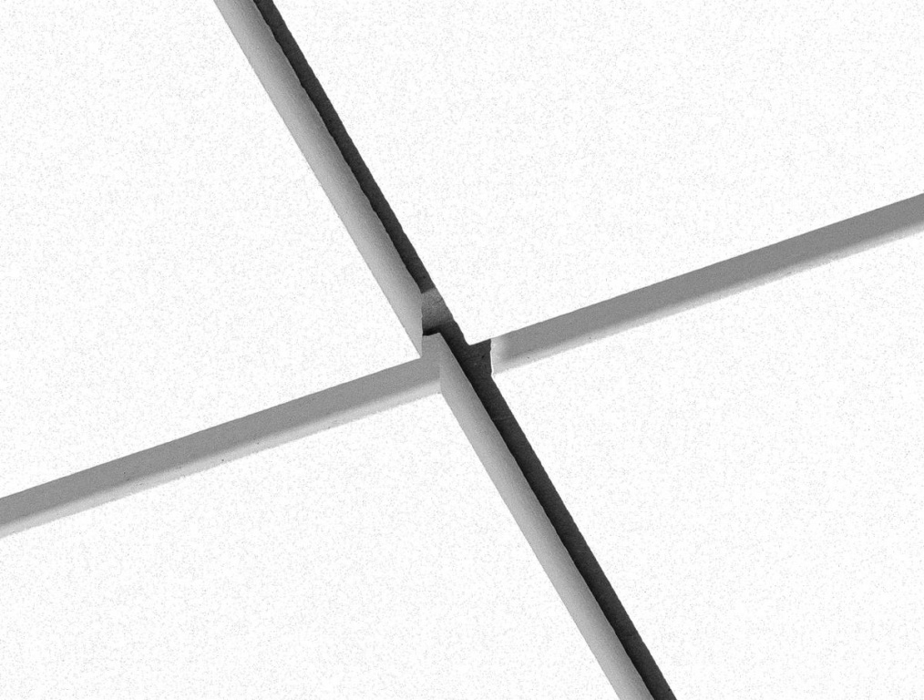 Панели Focus SQ приклеенные на потолке Панели Focus SQ приклеенные на потолке