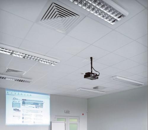 Комната для презентаций с подвесным потолком Армстронг Perla OP Board 600x600x15 Комната для презентаций с подвесным потолком Армстронг Perla OP Board 600x600x15