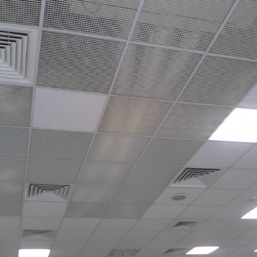 Потолок с пластиковыми решетками 600х600