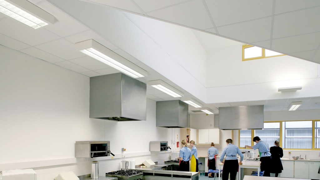 Потолок Рокфон Hygienic Plus 600х600 в помещении для приготовления пищи