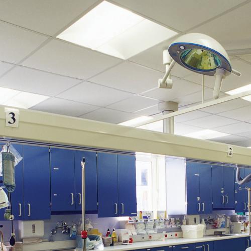 Фармацевтическая лаборатория с гигиеническим подвесным потолком Рокфон